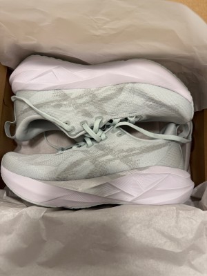 Foto 1 van Tracy bij Asics - Women's Novablast 5 - Hardloopschoenen