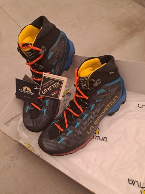 Foto 1 van Arnela bij La Sportiva - Aequilibrium Hike GTX - Wandelschoenen