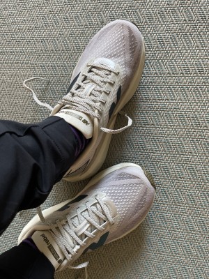 Foto 1 van Anastasiia bij New Balance - Women's FuelCell Rebel V5 - Hardloopschoenen