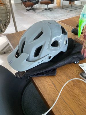 Foto 1 van Emiel bij Oakley - DRT5 - Europe - Fietshelm