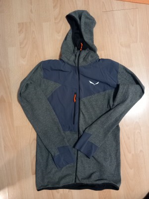 Foto 1 van Daire bij Salewa - Puez 2 Dry L/S Hood Full-Zip Tee - Fleecevest