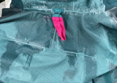 Foto 1 van Maria bij Vaude - Women's Neyland 2.5L Jacket - Regenjas