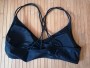 Foto 2 van Silvia bij Volcom - Women's Simply Solid V-Neck - Bikinitop